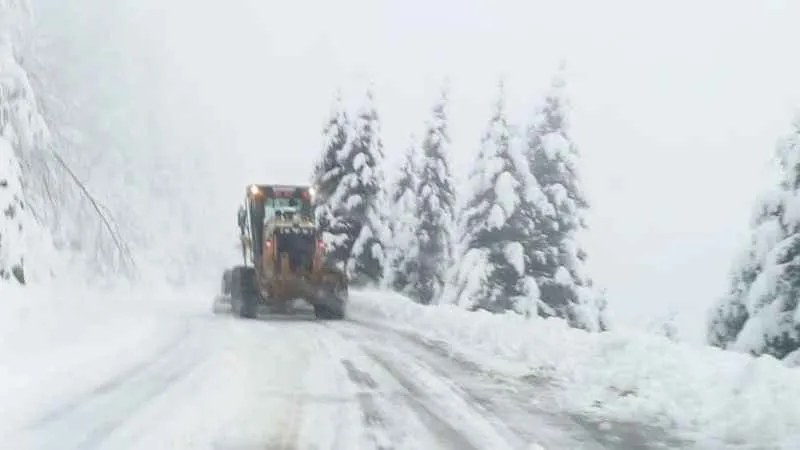 Giresun’un yüksek kesimlerde 45 köy yolu kar nedeniyle ulaşıma kapandı
