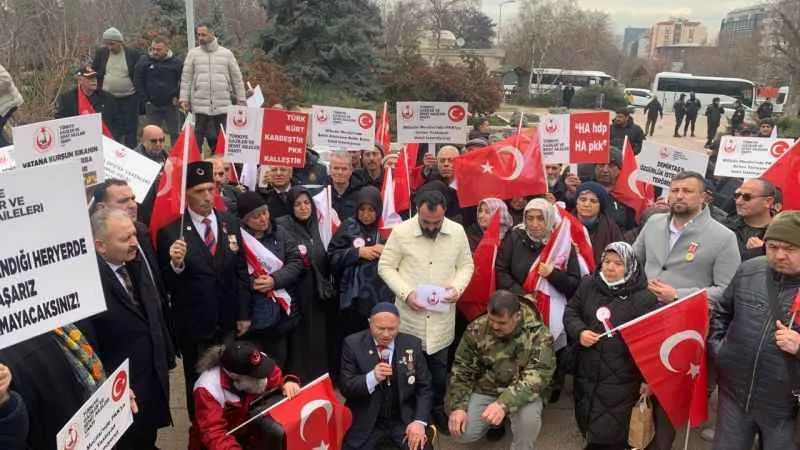 TÜGŞAV'dan TBMM önünde eylem