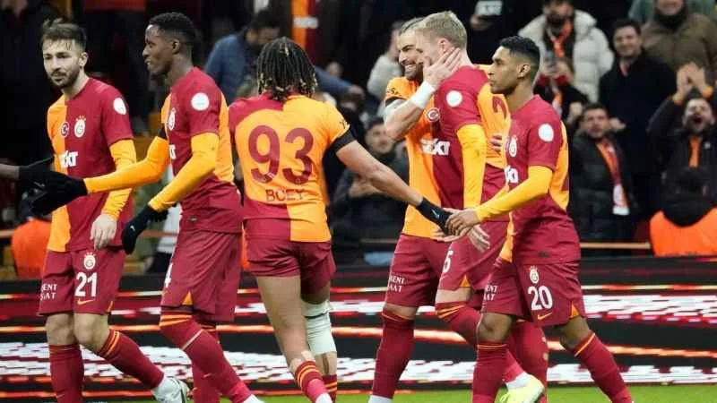 Galatasaray'da Victor Nelsson bu sezonki ilk gol sevincini yaşadı