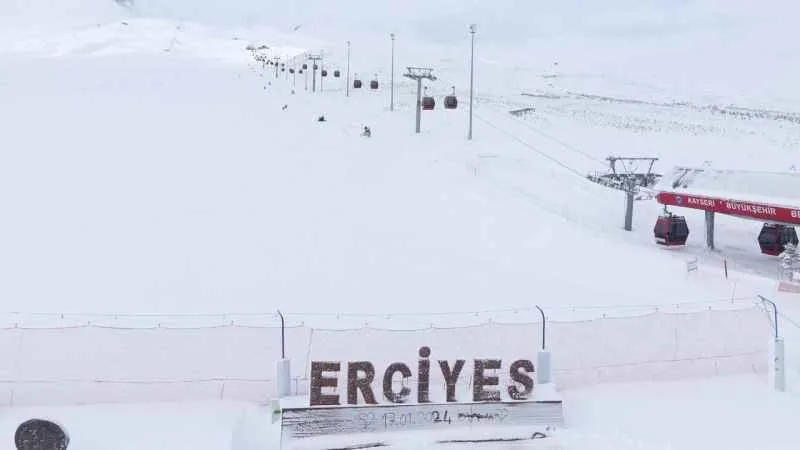 Erciyes’te kar kalınlığı turizmcileri sevindirdi