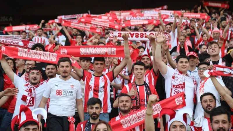 Sivasspor kombinelere yüzde 50 indirim yaptı