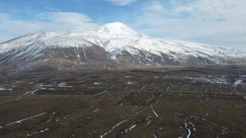 Ağrı Dağı eteklerine henüz kar yağmadı