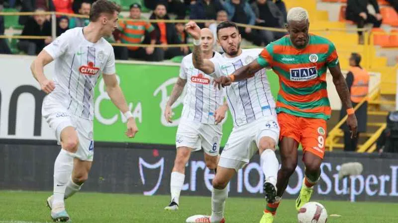 Corendon Alanyaspor son dakika golü ile Çaykur Rizespor'u mağlup etti