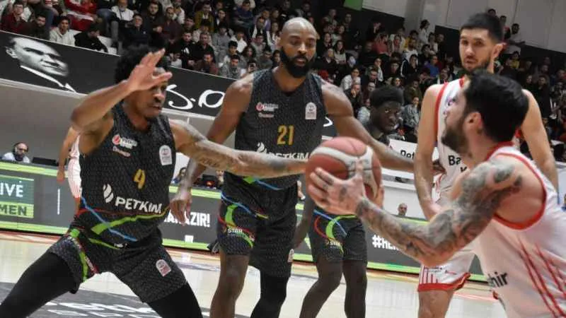 Aliağa Petkimspor'dan Bahceşehir Koleji'e 15 puan fark