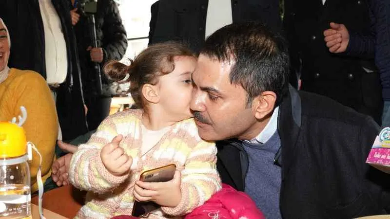 Murat Kurum'a vatandaşlardan yoğun ilgi