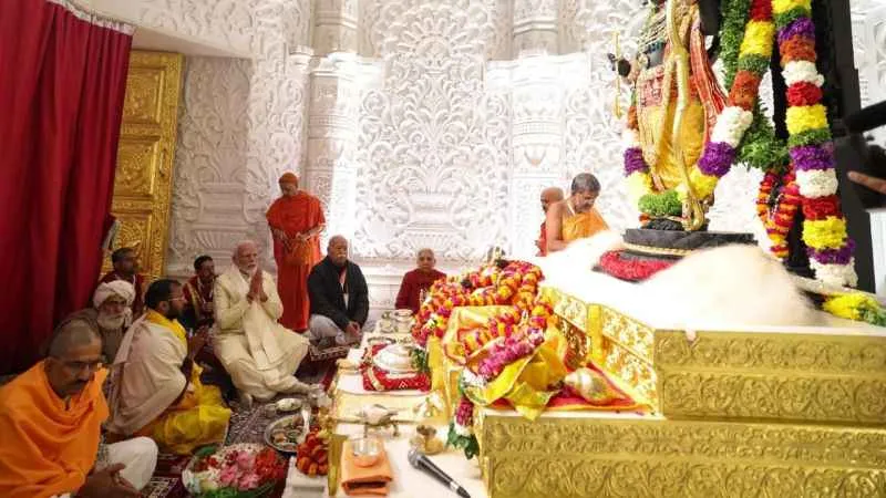 32 yıl önce yıkılan Babri Camisi'nin yerine inşa edilen tapınak açıldı