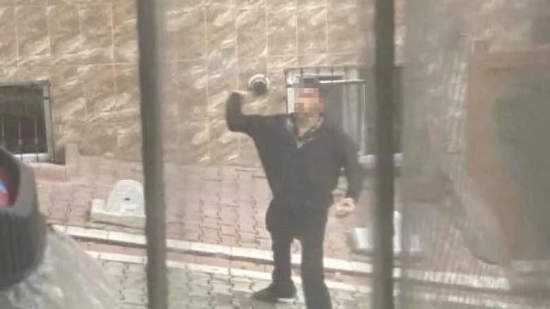 Esenyurt’ta evleri taşlayan saldırgan 10 kişiyi de bıçakladı