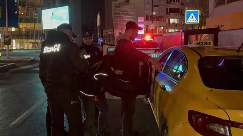 İstanbul'da araçlar didik arandı