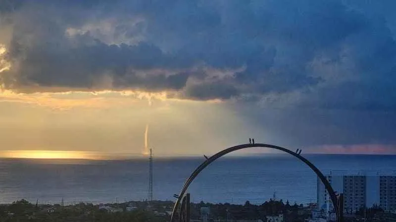 Mersin'de denizde hortum çıktı