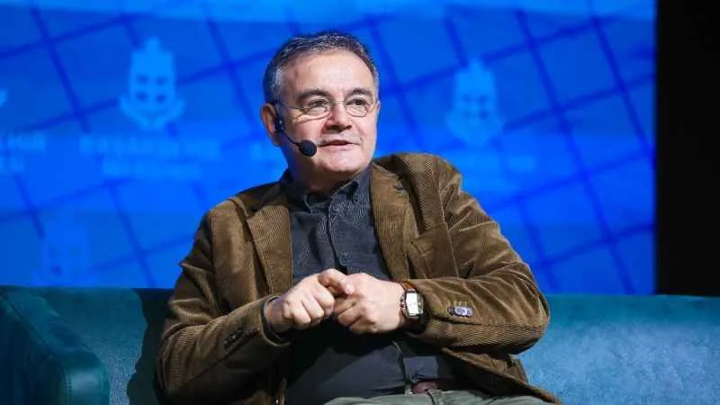 Mustafa Kartoğlu: "Partiler birbirlerinin şemsiyeleri altına girerek kimliklerini kaybediyor"