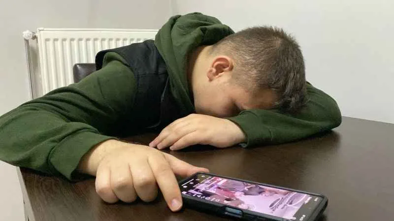 “Sosyal medya kullanımı yoğun olan gençlerde asosyalleşmeyi görüyoruz"