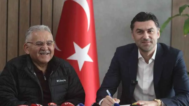 Burak Yılmaz, Kayserispor'a imzayı attı