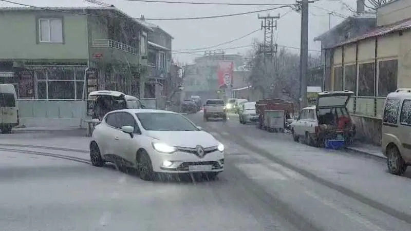İstanbul’un yüksek kesimlerinde kar