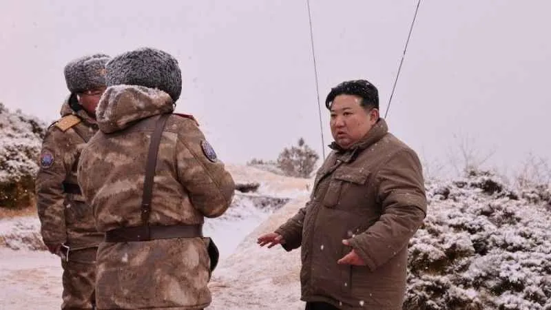 Kuzey Kore lideri Kim nükleer denizaltı inşası konusunda bilgi aldı