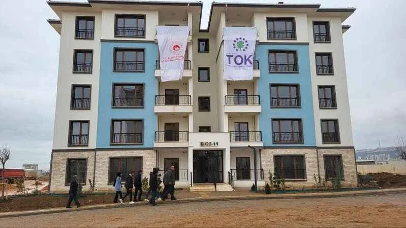 Depremzedeler konutlarına geçmek için sabırsızlanıyor