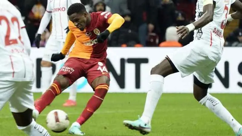 Wilfried Zaha'dan 10. gol