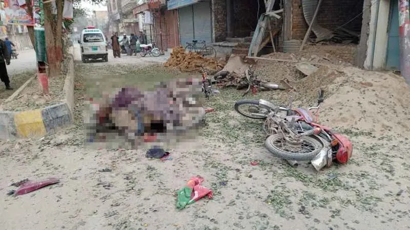 Pakistan’da İmran Han'ın seçim konvoyuna bombalı saldırı: 4 ölü