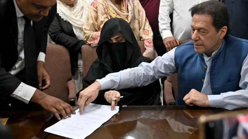 Eski Pakistan Başbakanı Imran Khan ve eşi Büşra Khan'a 14 yıl hapis cezası