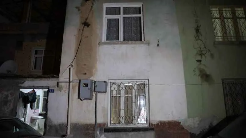 Alt katta dökülen böcek ilaca üst kattaki çocuğu öldürdü