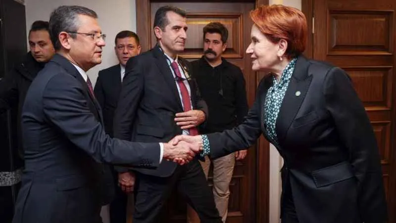 CHP Genel Başkanı Özel'den Akşener’e taziye ziyareti