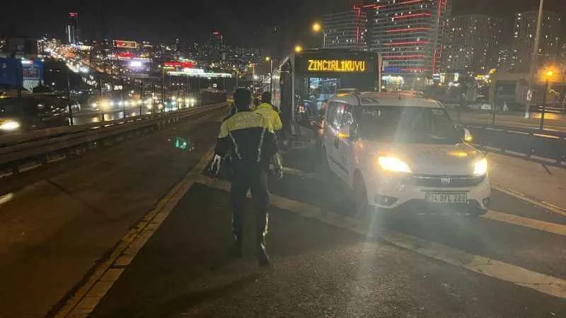 Metrobüs şoförü hayatını kaybetti
