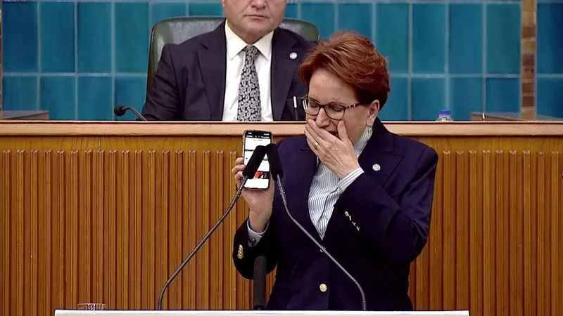 Akşener gözyaşlarına hakim olamadı