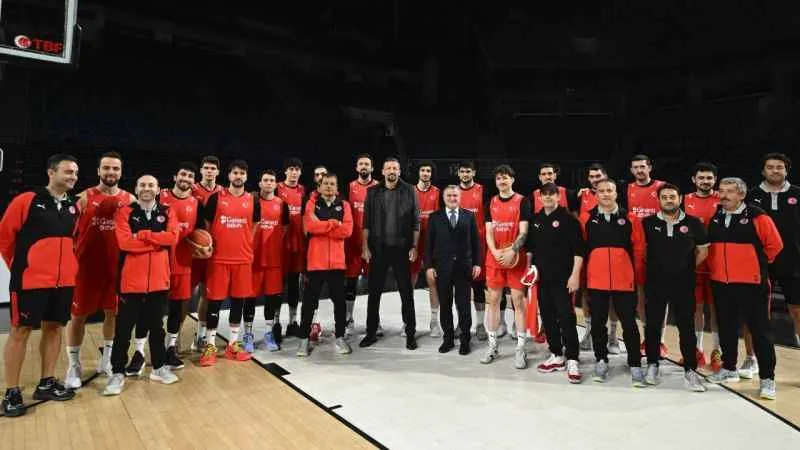 Bakan Bak’tan, A Milli Erkek Basketbol Takımı'na ziyaret