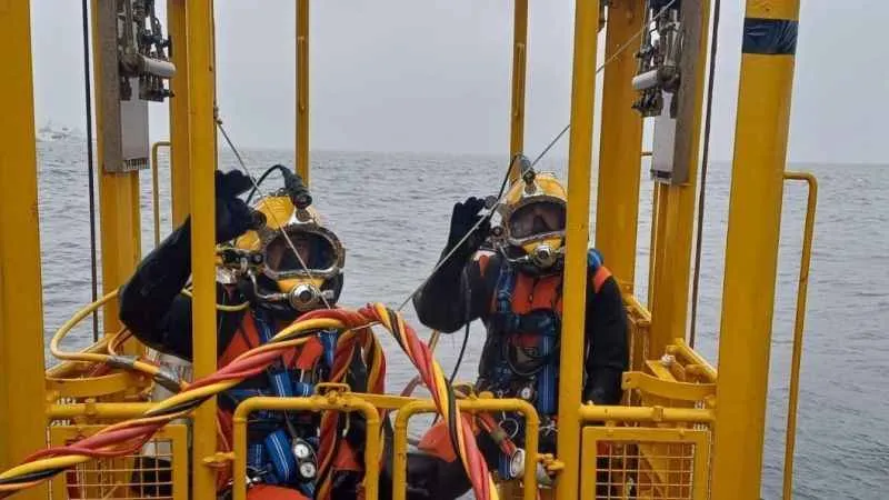 Kayıp 5 mürettebatı arama çalışmalarına SAS komandoları da katıldı