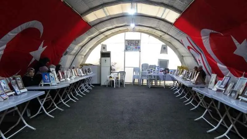 Evlat direnişinde bin 634. gün