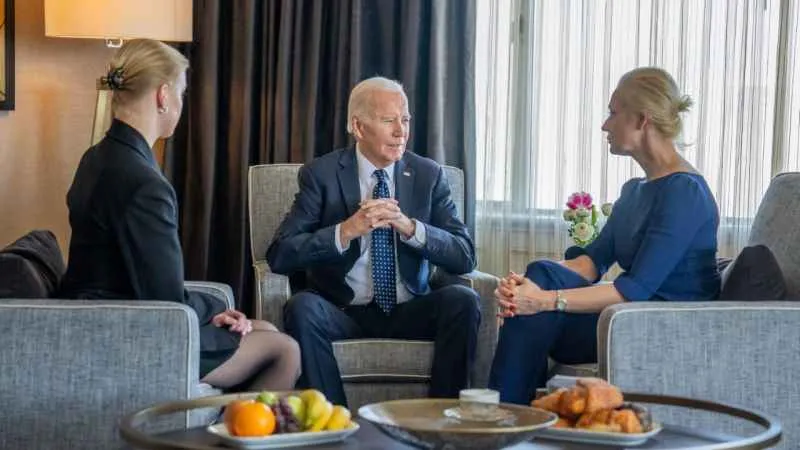 ABD Başkanı Biden, hapiste ölen muhalif Rus lider Navalny'nin eşi ve kızıyla görüştü