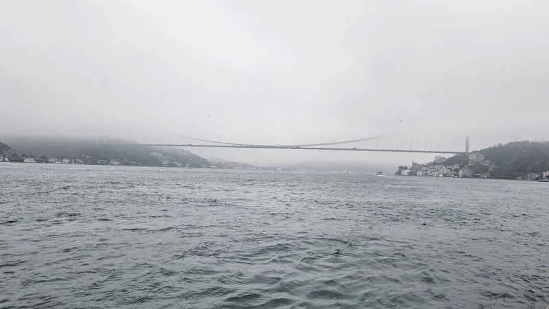 İstanbul Boğazı’nda sis etkili oluyor