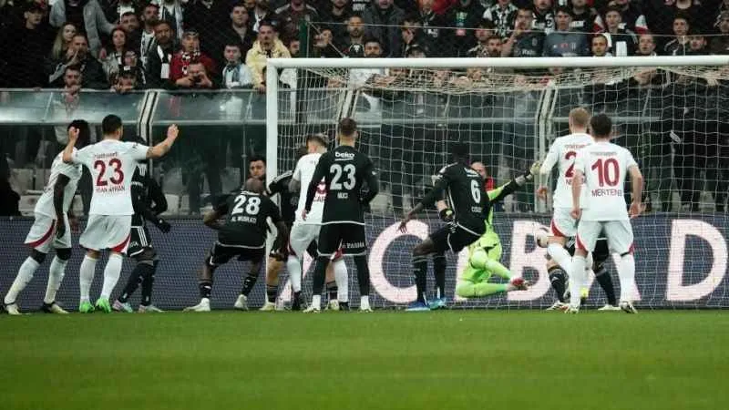 Galatasaray, Beşiktaş’ı yeni stadında ilk kez yendi