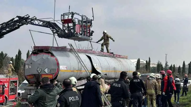 Akaryakıt tankerinde yangın: 4 yaralı