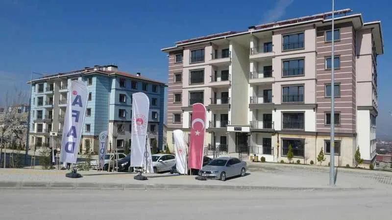 Depremzedeler konutlarına kavuşuyor