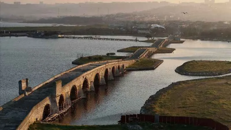 450 yıllık Kanuni Sultan Süleyman Köprüsü’nün restorasyonuna devam ediliyor