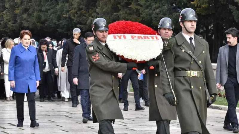 Akşener, Anıtkabir'i ziyaret etti