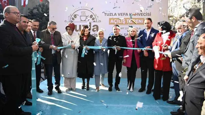 Tuzla’ya tarihi meydanda yeni buluşma noktası: Tuzla Vefa Kahvecisi açıldı