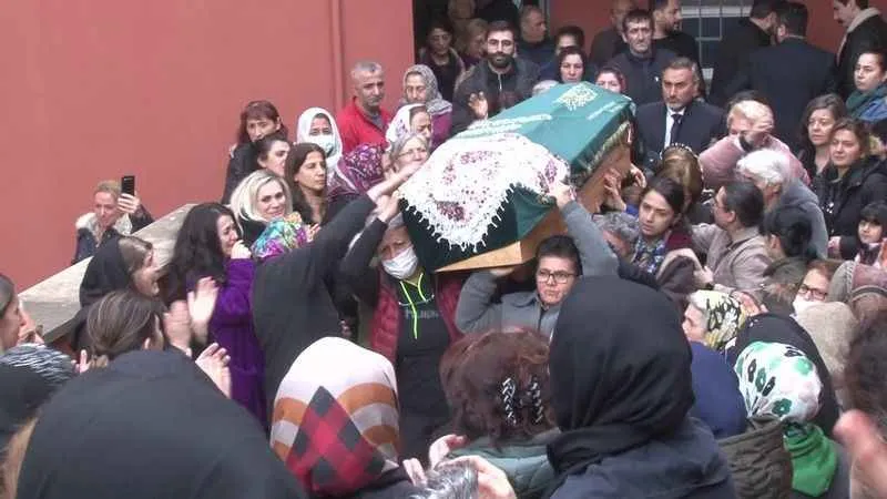 Eşi tarafından öldürülen Duygu Can'ın tabutunu kadınlar taşıdı