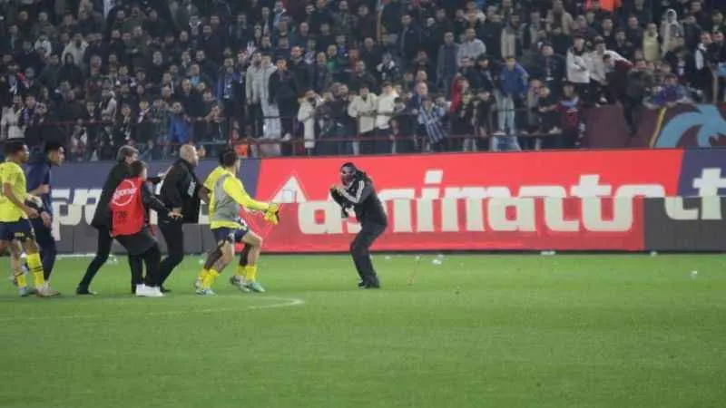 Trabzonspor - Fenerbahçe maçında yaşanan olaylarla ilgili 12 kişi gözaltına alındı