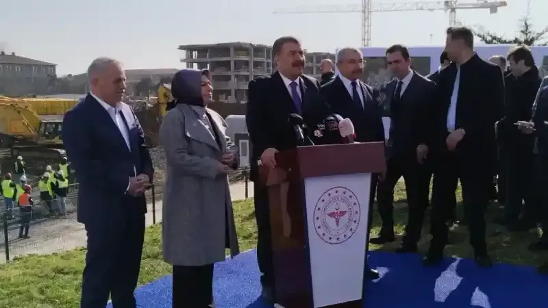 Bakan Koca: "Türkiye'nin en büyük kapasitesi olan şehir hastanesi Sancaktepe'de inşaatı devam ediyor"