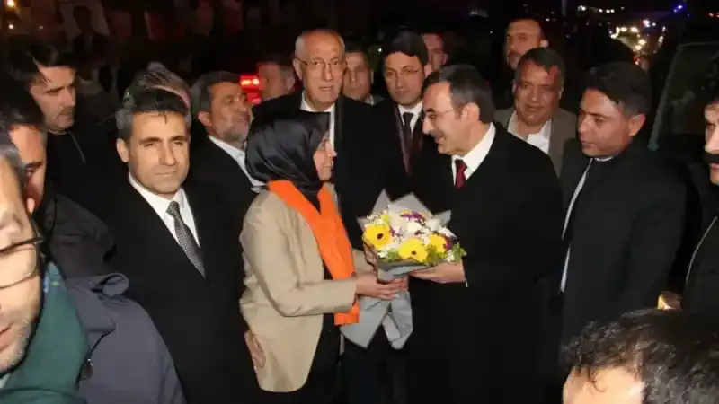 Cumhurbaşkanı Yardımcısı Yılmaz, “Yıl sonuna kadar 200 bin konutu teslim edeceğiz”