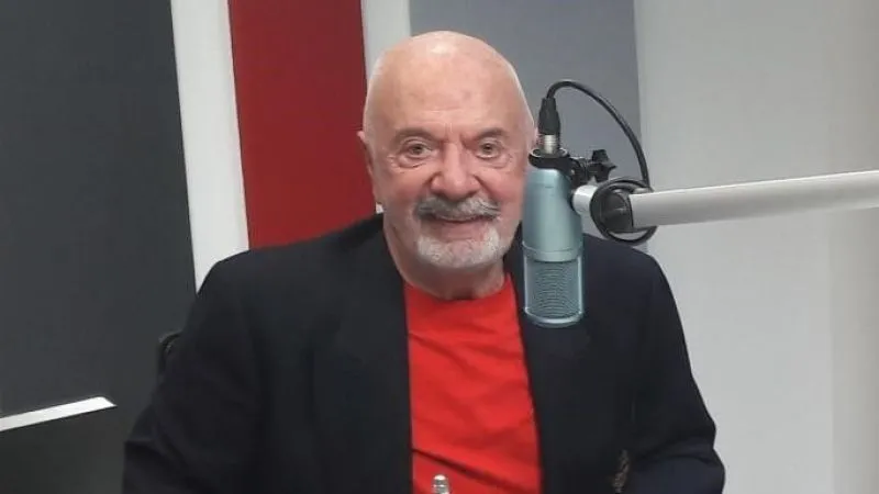Ünlü sunucu Erkan Yolaç hayatını kaybetti
