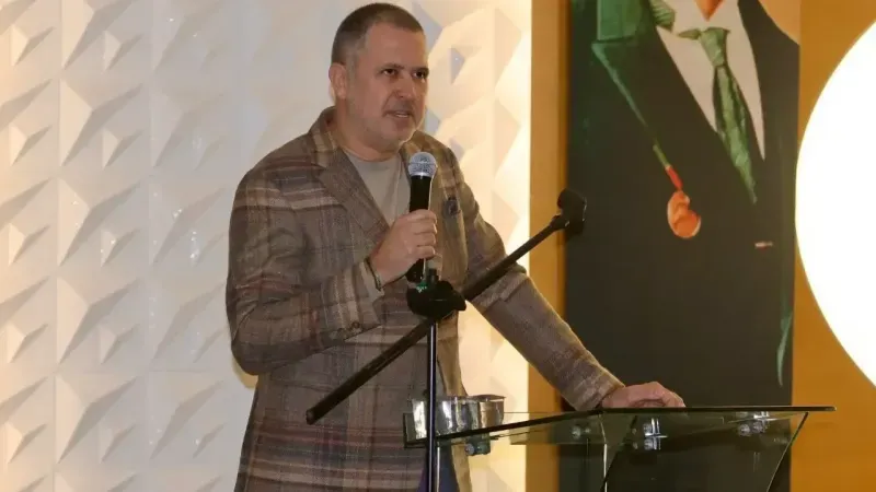 Karşıyaka’da Başkan İlker Ergüllü istifa etti