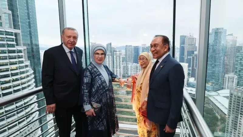 Cumhurbaşkanı Erdoğan'dan Malezya'da Petronas İkiz Kuleleri'ne ziyaret