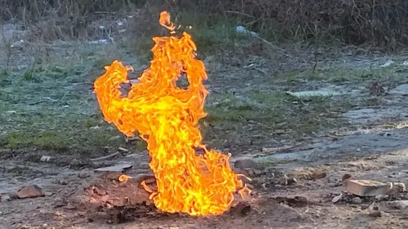Metan gazı 8 gündür yanıyor