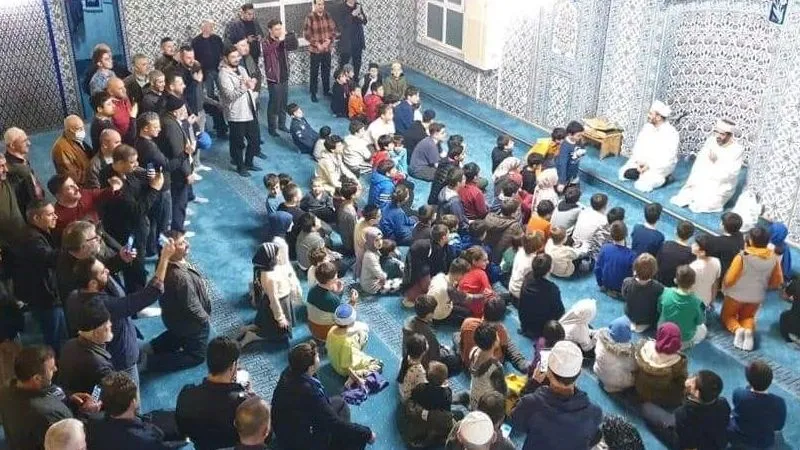 Bursa'da çocuklara teravih hediyesi