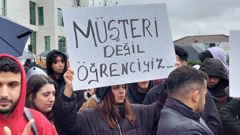 Biruni Üniversitesi öğrencilerinden zam protestosu