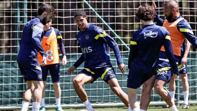 Fenerbahçe, Sivasspor maçı hazırlıklarını tamamladı