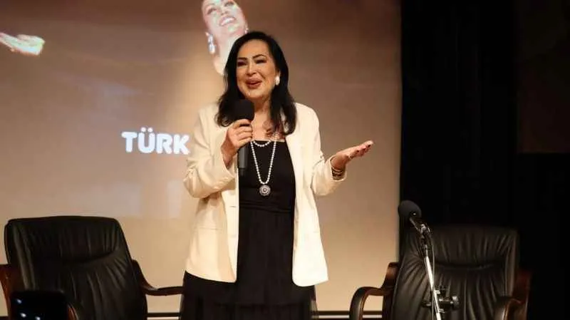 Türkan Şoray, Kırgızistan’da “Dünya sinemasına katkı” ödülü aldı