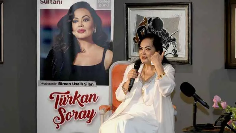 Türkan Sultan'a Kuşadası'nda sevgi seli